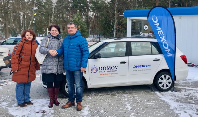 Předali jsme hospici DOMOV osobní automobil OMEXOM GA Energo s r o